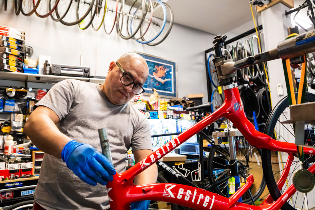 Vélocity Arlington shop volunteers