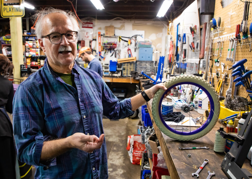 Vélocity warehouse volunteers refurbishing bikes